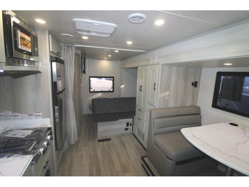 2027 Dynamax Isata 3 24fw