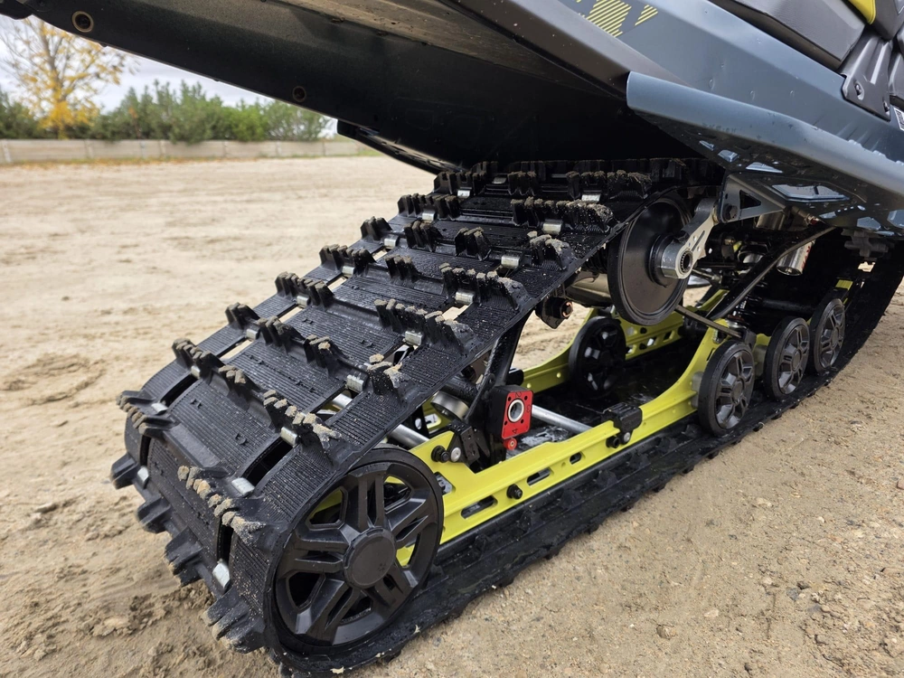 2026 Ski-doo Renegade X-rs 900 Ace Turbo R Ripsaw 1.25" E.s. W/ Smart-shox W/ 10.25" Touchscreen