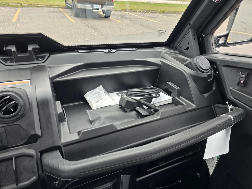 2026 Brp Defender Cab Hd10