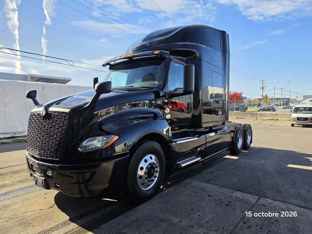 International 2027LT625