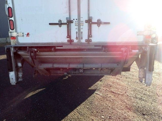 2016 Freightliner M2106