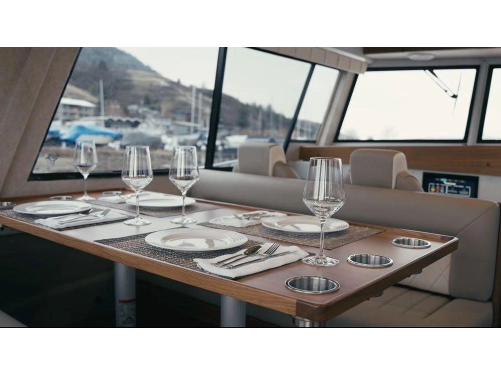 2026 Kingfisher 38 Gfx