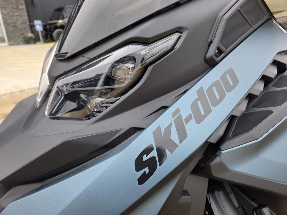 2026 Ski-doo Renegade X-rs 900 Ace Turbo R Ripsaw 1.25" E.s. W/ Smart-shox W/ 10.25" Touchscreen