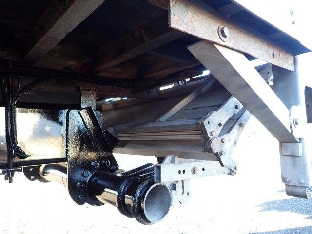 2016 Freightliner M2106