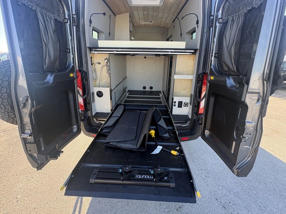 2021 Ford Transit Pura Vida