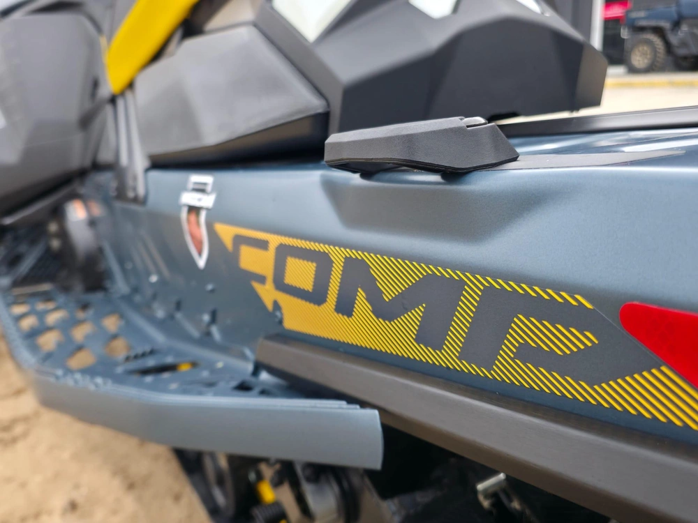 2026 Ski-doo Mxz X-rs W/ Competition Pkg 850 E-tec Turbo R Ripsaw Ii 2-ply 1.25" Shot W/ Smart-shox W/ 10.25" Touchscreen