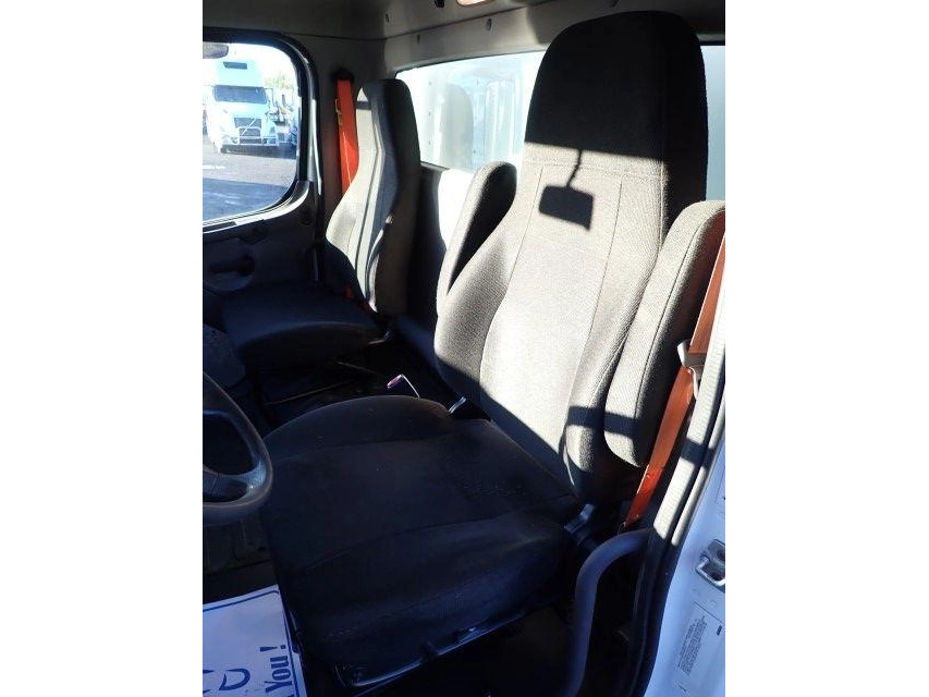 2016 Freightliner M2106