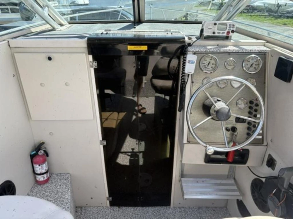 2001 Crestliner Eagle 23'