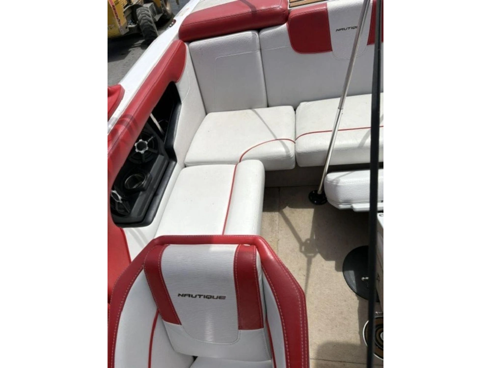 2016 Nautique 200