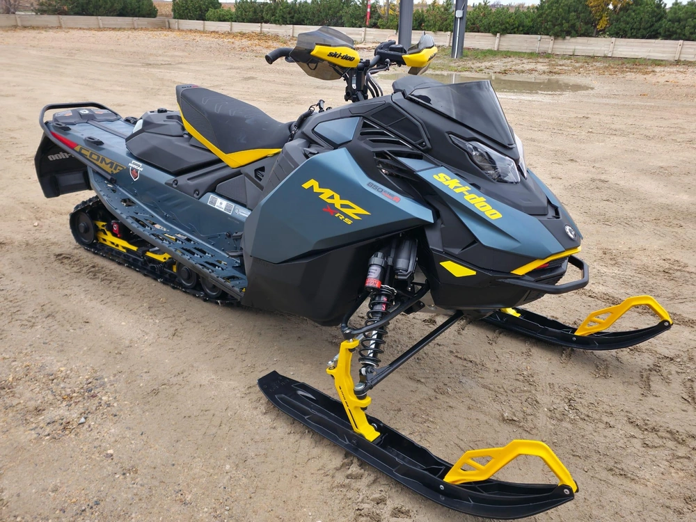 2026 Ski-doo Mxz X-rs W/ Competition Pkg 850 E-tec Turbo R Ripsaw Ii 2-ply 1.25" Shot W/ Smart-shox W/ 10.25" Touchscreen