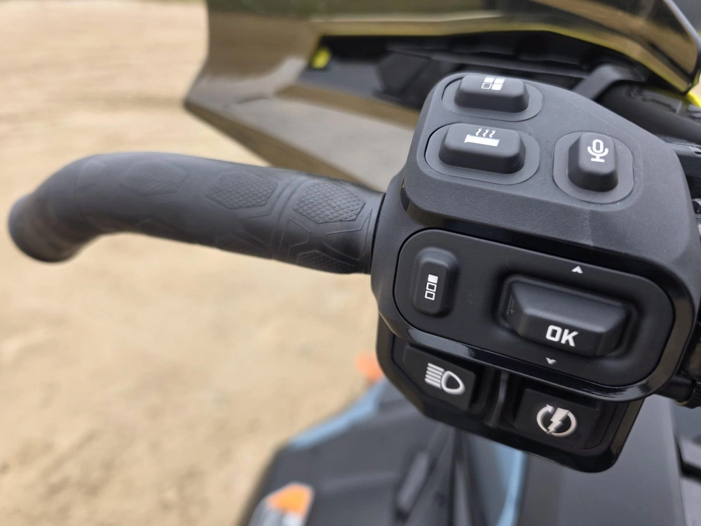 2026 Ski-doo Renegade X-rs 900 Ace Turbo R Ripsaw 1.25" E.s. W/ Smart-shox W/ 10.25" Touchscreen