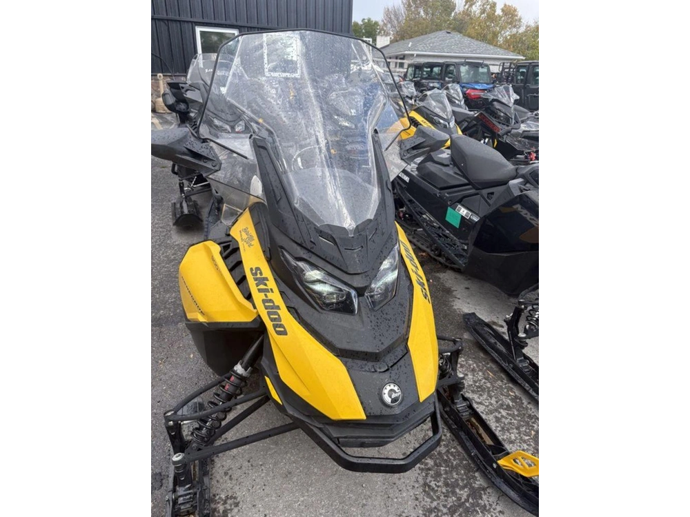 2024 Ski-doo Renegade® Adrenaline® Rotax® 900 Ace™ Ripsaw 1.25 Yellow
