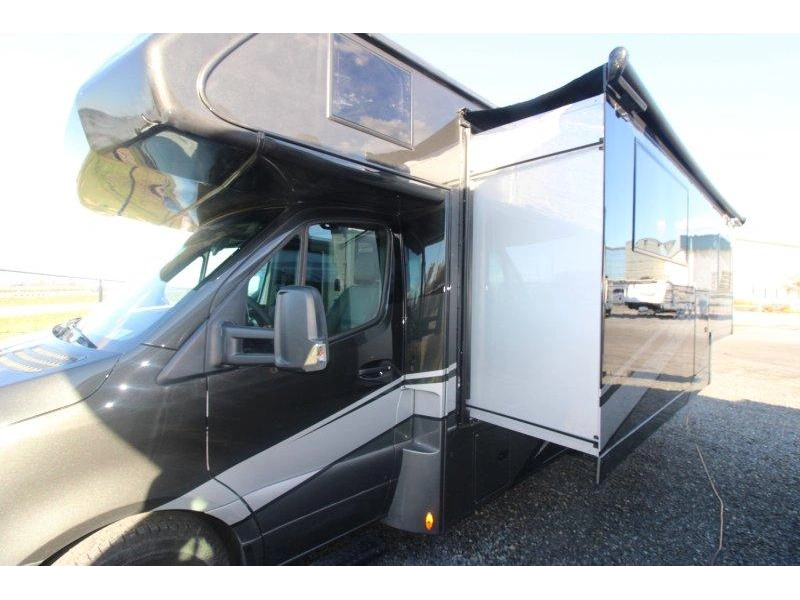 2027 Dynamax Isata 3 24fw