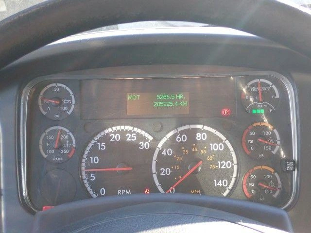 2016 Freightliner M2106