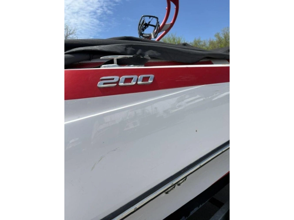 2016 Nautique 200