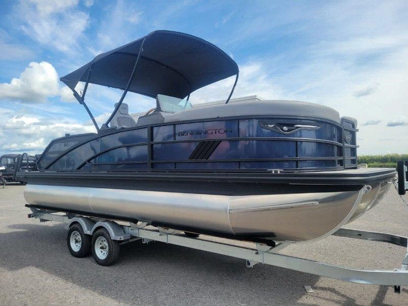 Bennington Marine M22 Swingback Luxe 3t / F200 2025
