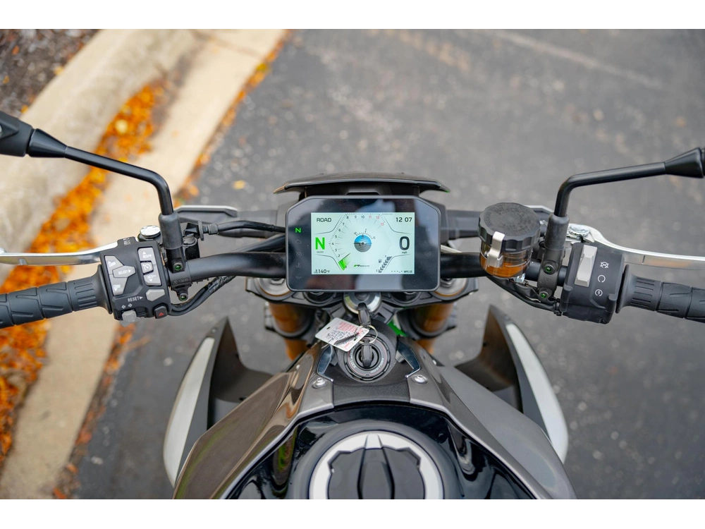 2025 Kawasaki Z900 Se Abs