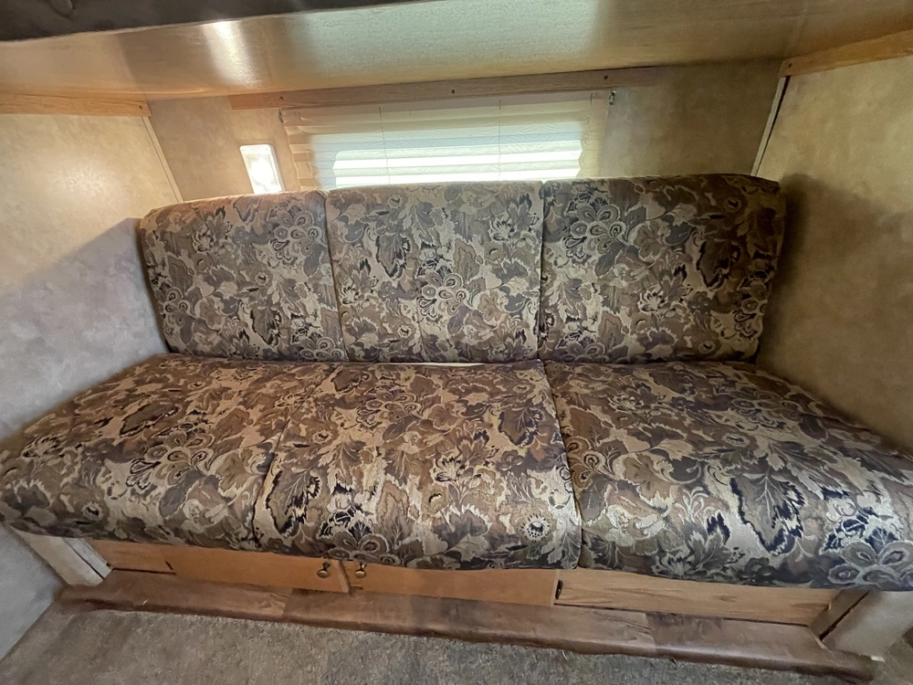 2008 Cedar Creek Cottage Silverback 33lbhts