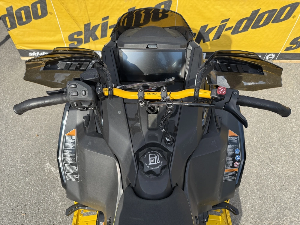 2025 Ski-doo Mxz Xrs 850 E-tec W/touchscreen