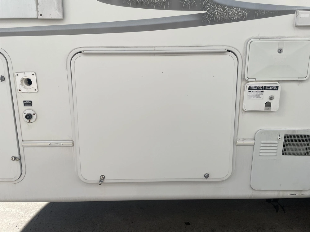 2008 Cedar Creek Cottage Silverback 33lbhts
