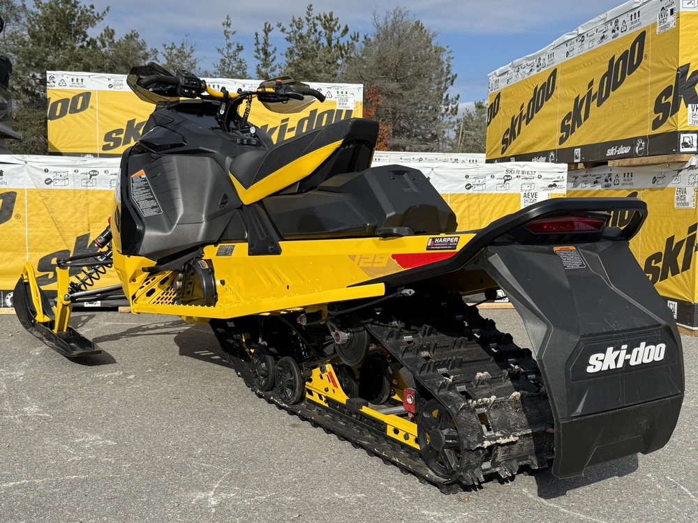 2025 Ski-doo Mxz Xrs 850 E-tec W/touchscreen