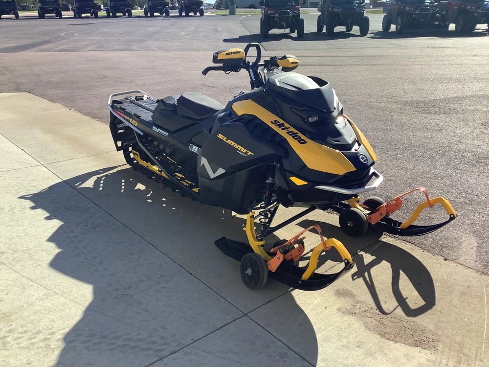 2026 Ski-doo Summit Neo +