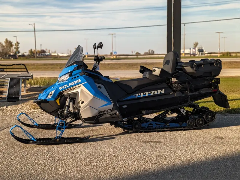 Polaris 850 Titan Adventure Ultimate 155 1.5" // Velocity Blue 2027