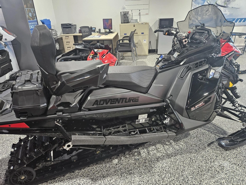 2027 Polaris Prostar S4 Indy Aventure 137