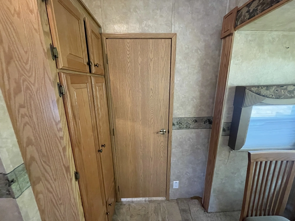 2008 Cedar Creek Cottage Silverback 33lbhts