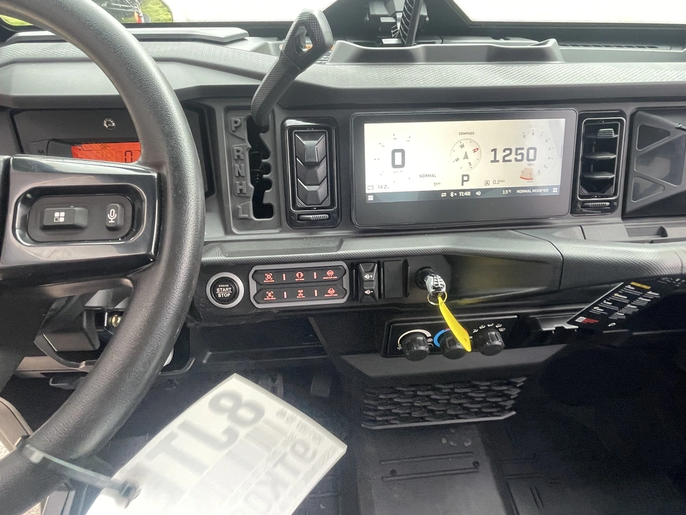 2026 Can-am Defender Limited Cab Hd11