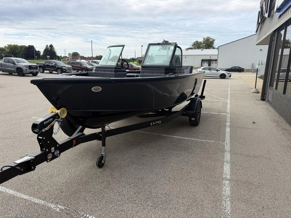 2027 Lund Boat Co 1800 Adventure Sport