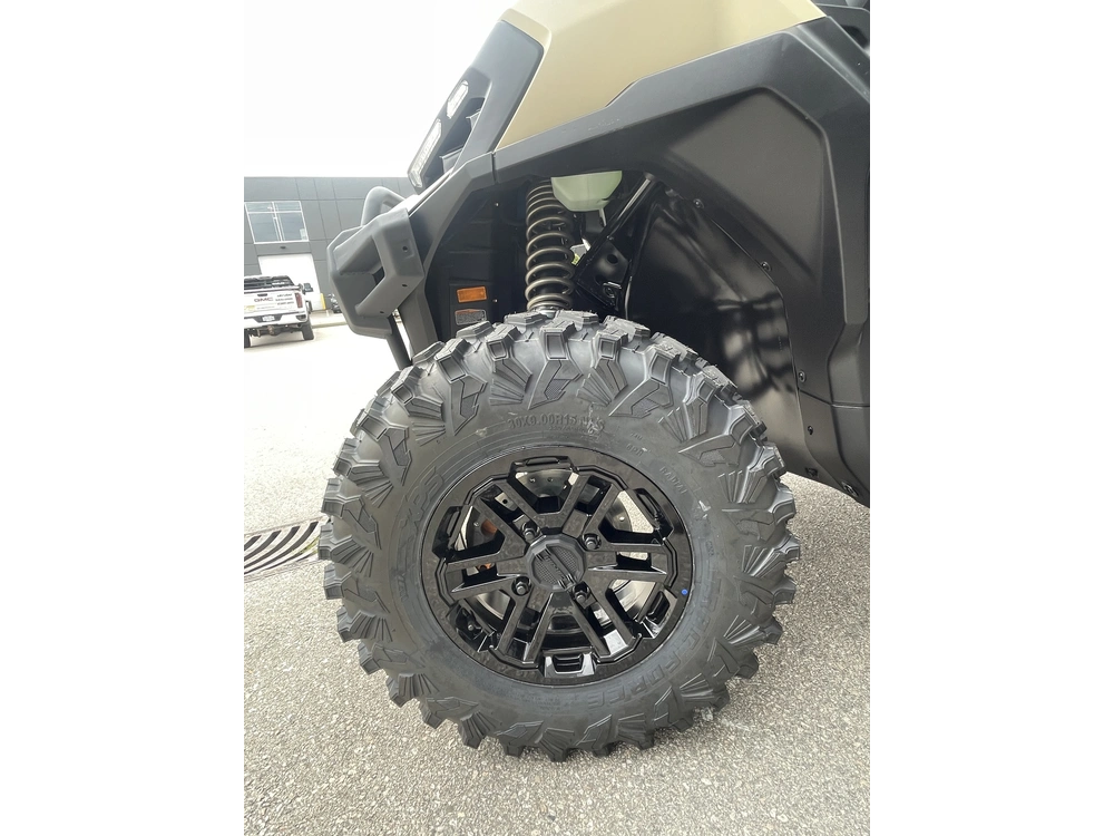 2026 Can-am Defender Limited Cab Hd11