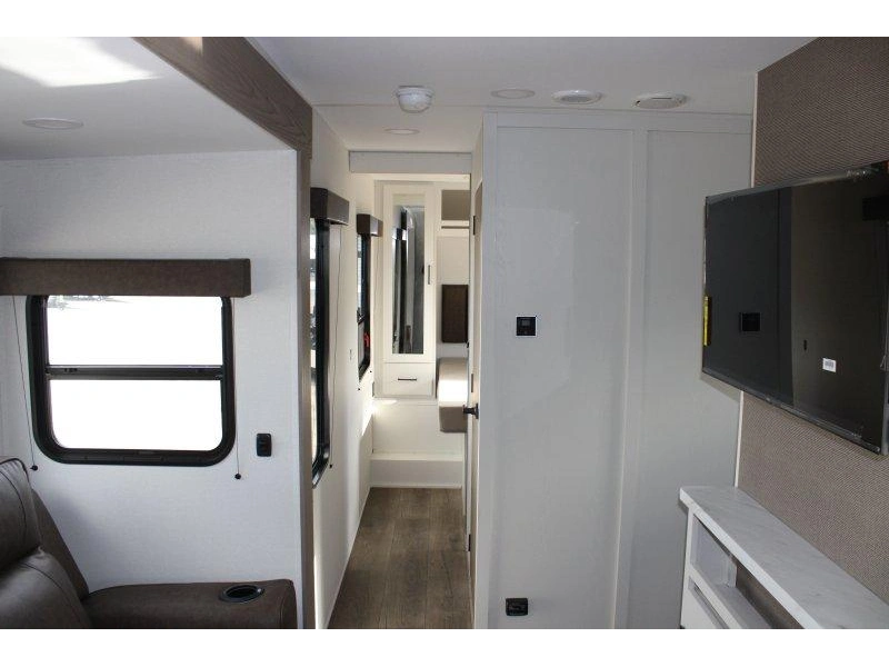 Grand Design Momentum 30mav 2027