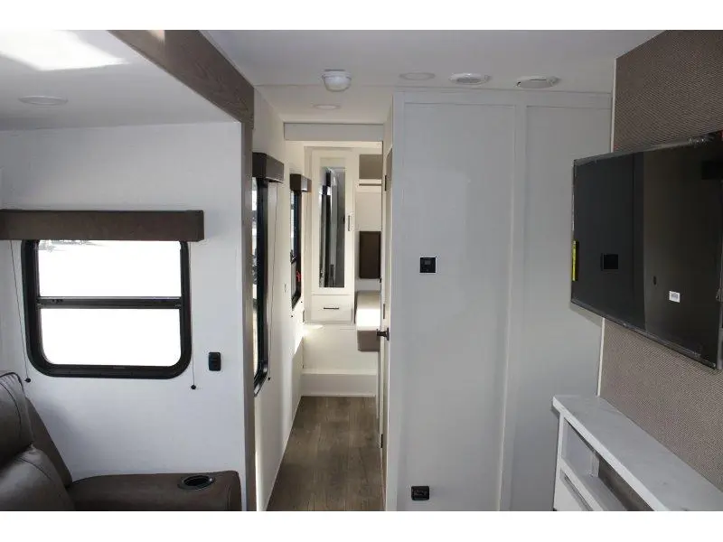 Grand Design Momentum 30MAV 2027