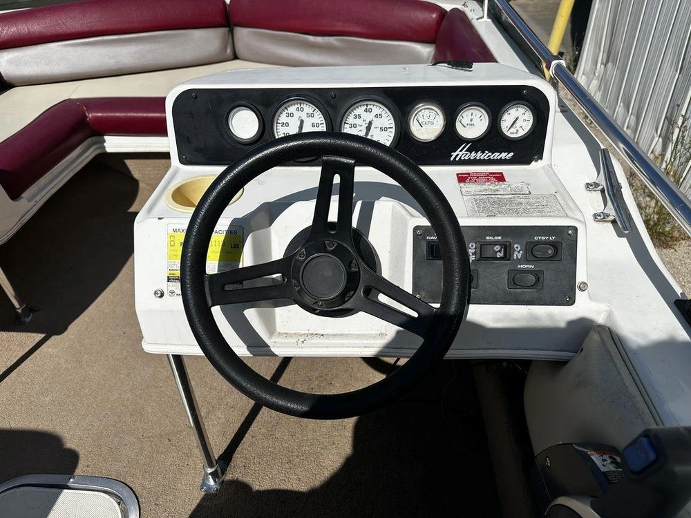 1995 Hurricane Sundeck 176