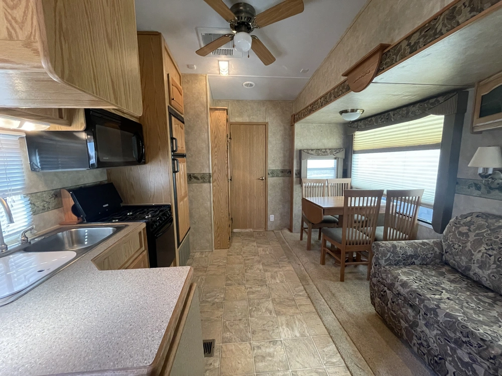 2008 Cedar Creek Cottage Silverback 33lbhts