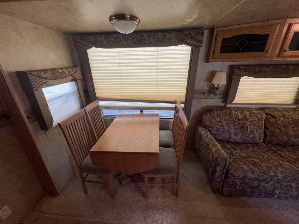 2008 Cedar Creek Cottage Silverback 33lbhts