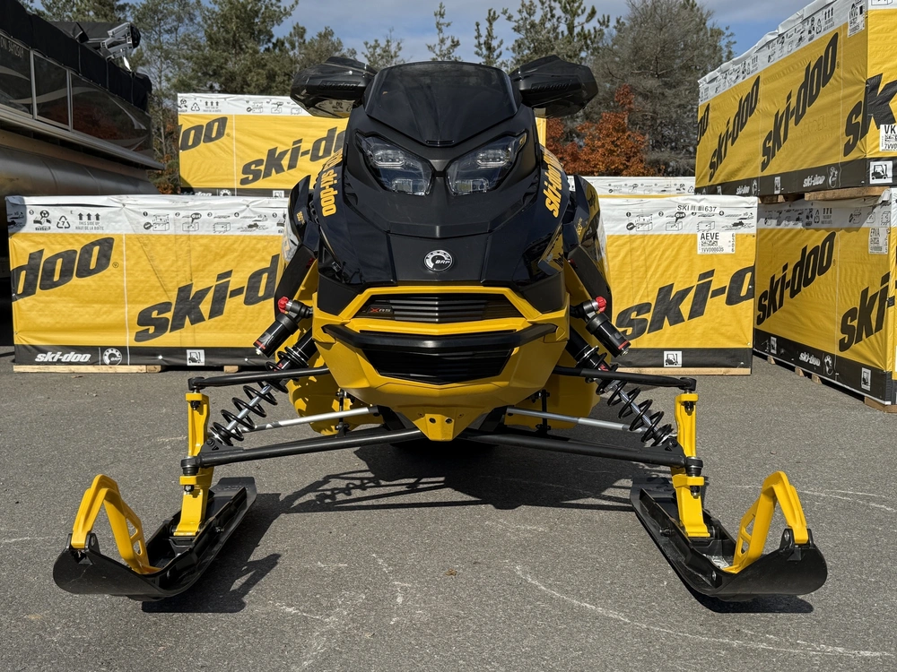 2025 Ski-doo Mxz Xrs 850 E-tec W/touchscreen