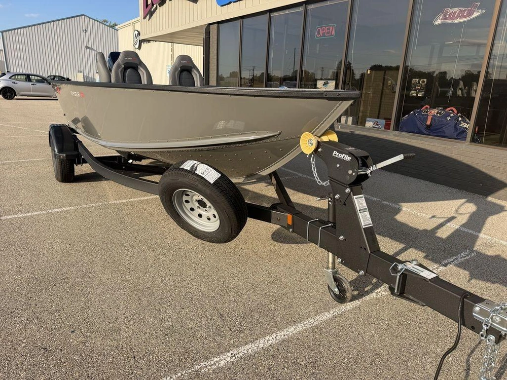 2027 Alumacraft Voyageur 175 Tiller