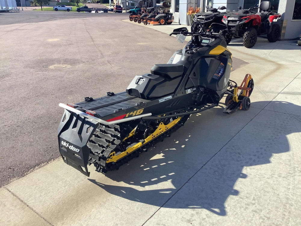2026 Ski-doo Summit Neo +