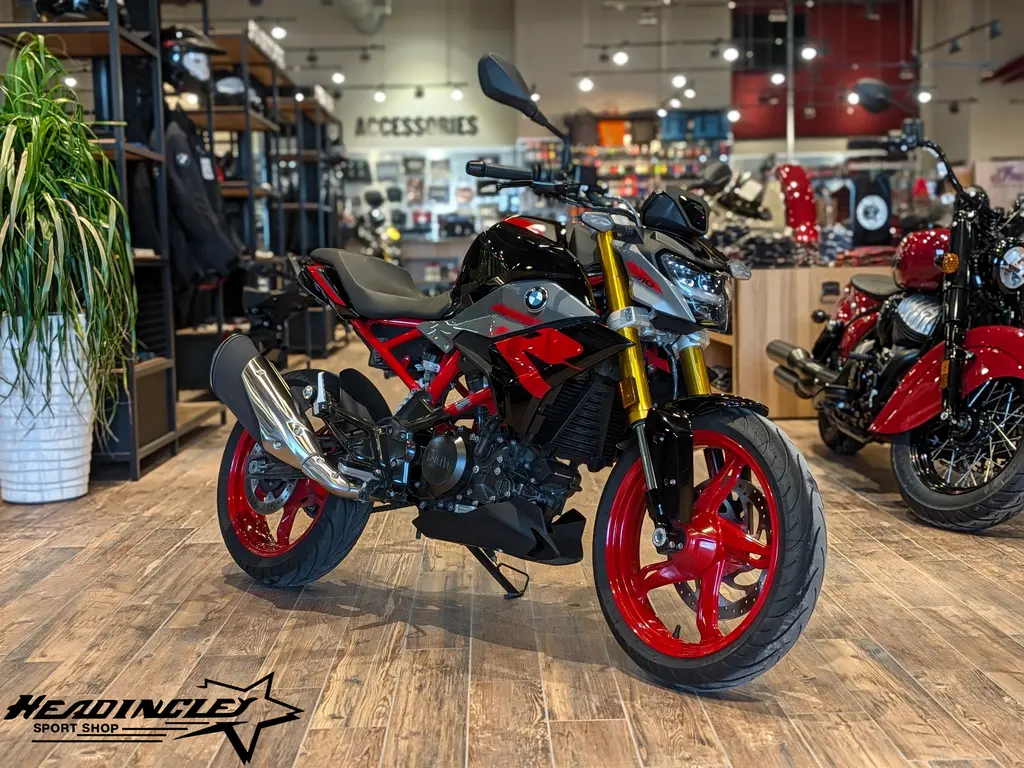 2024 BMW G 310 R // Granite Grey Metallic