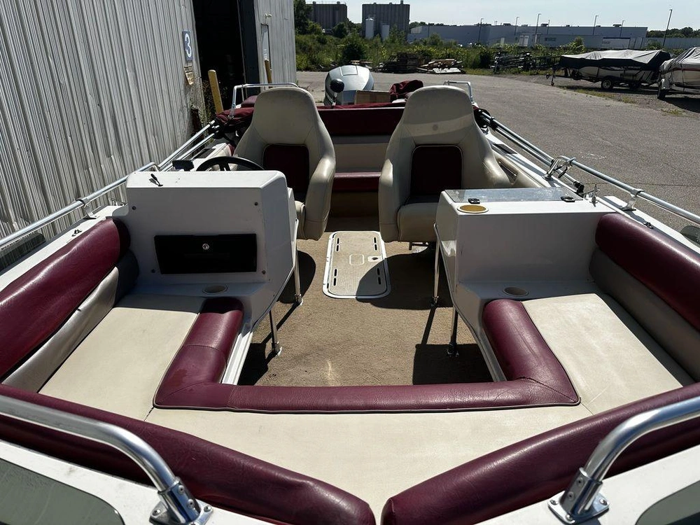 1995 Hurricane Sundeck 176