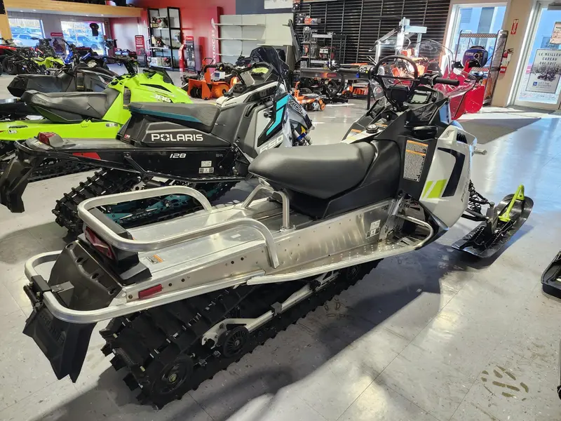Polaris 550 VOYAGEUR 155 ES 2025