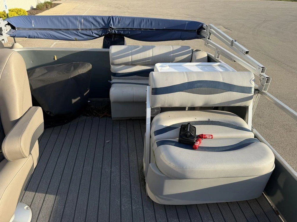 1986 Sun Tracker Suntracker