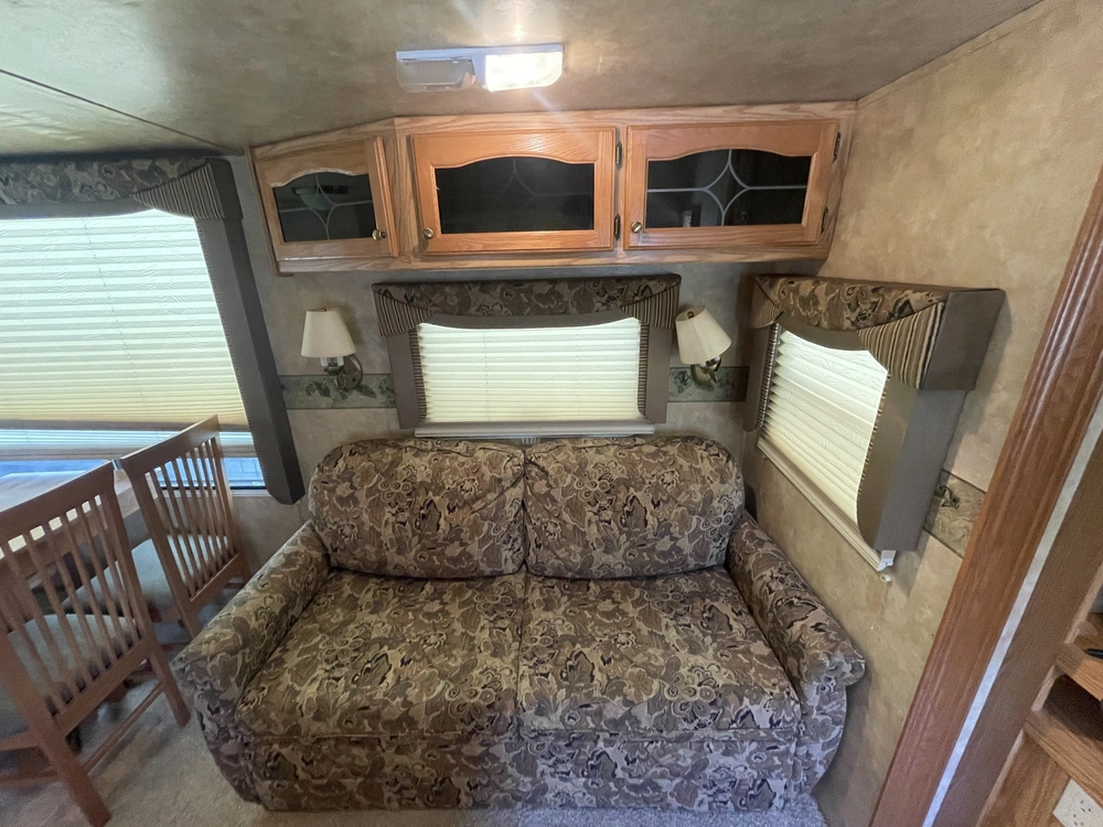 2008 Cedar Creek Cottage Silverback 33lbhts