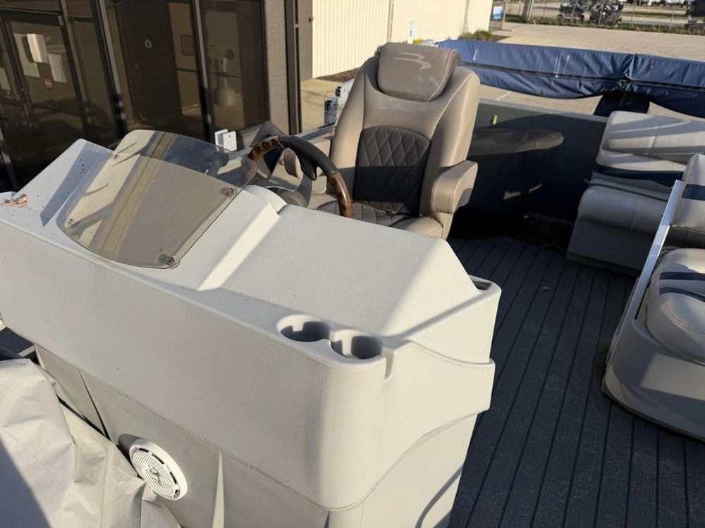 1986 Sun Tracker Suntracker