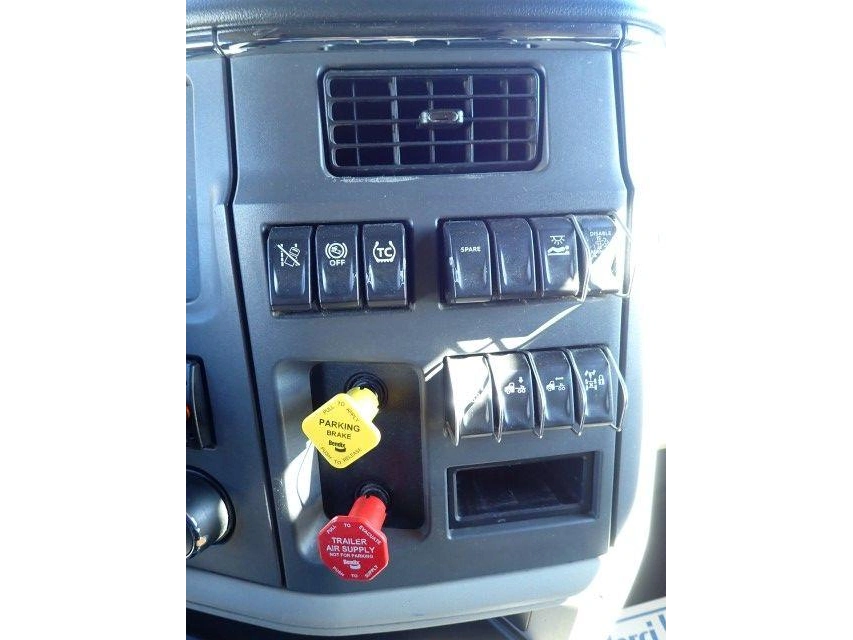 Peterbilt 579 2025