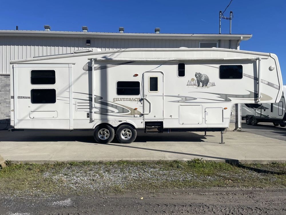 2008 Cedar Creek Cottage Silverback 33lbhts