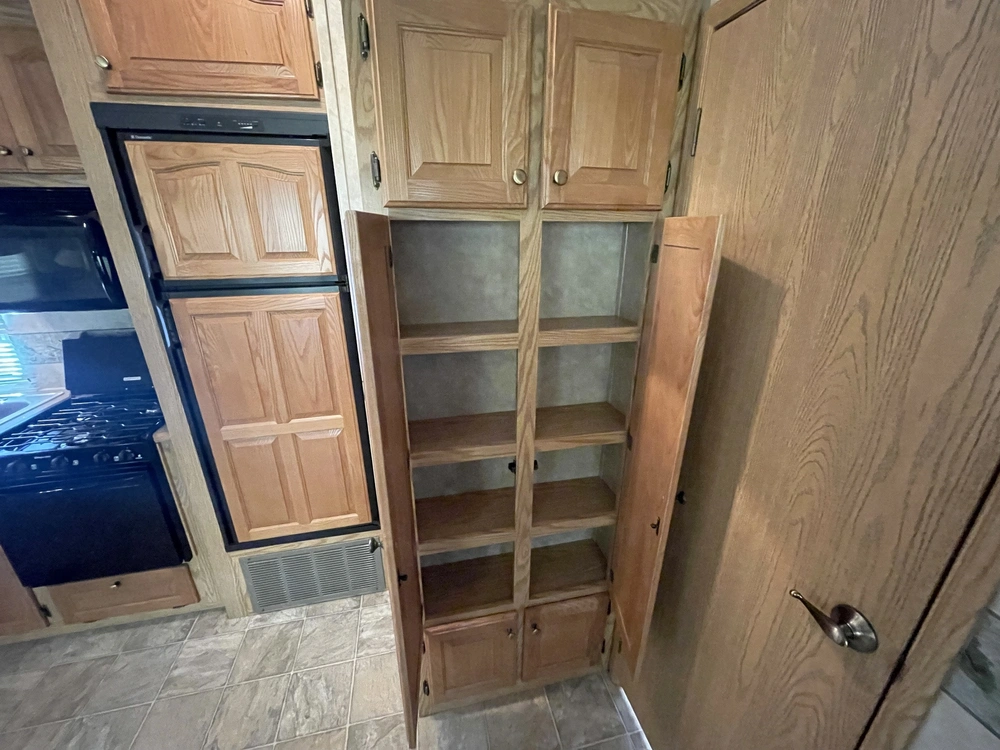 2008 Cedar Creek Cottage Silverback 33lbhts