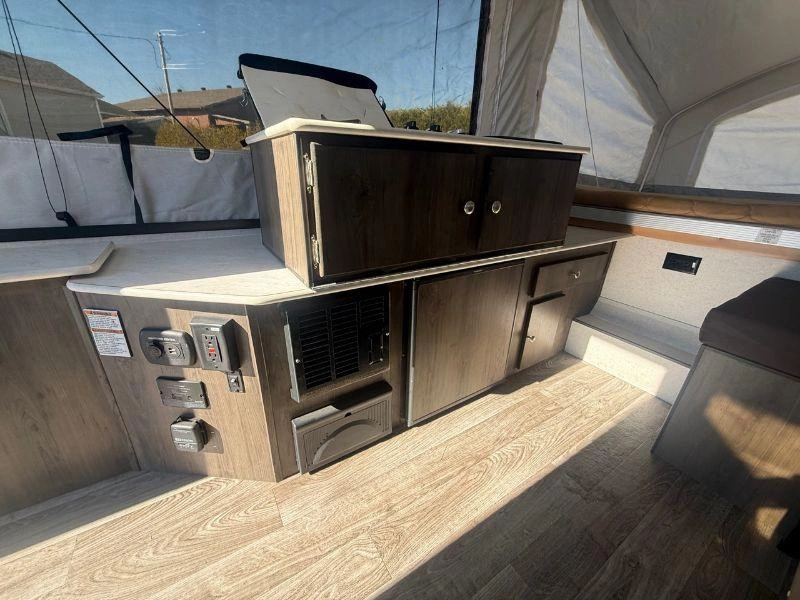 2019 Coachmen Clipper 860qs